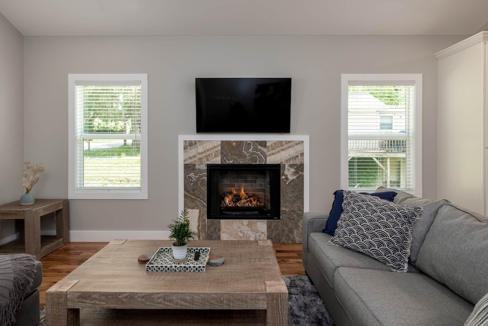 Downtown Brevard Retreat &Cyclists Dream