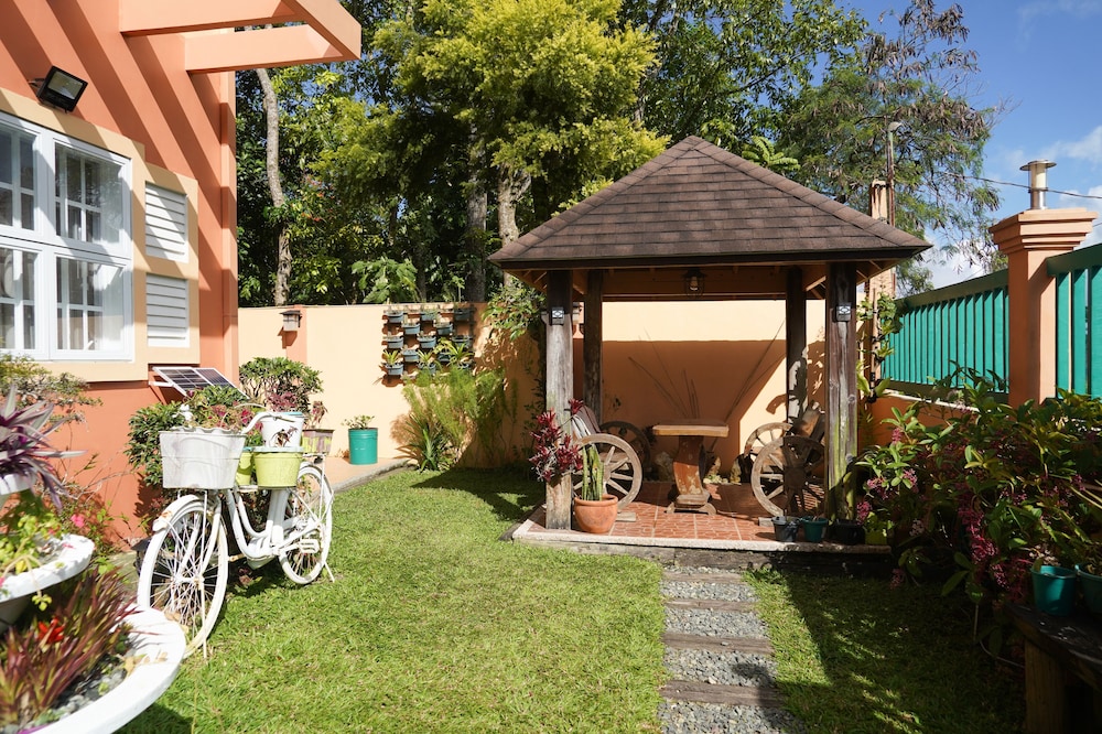 Charming Tagaytay Vacation Home