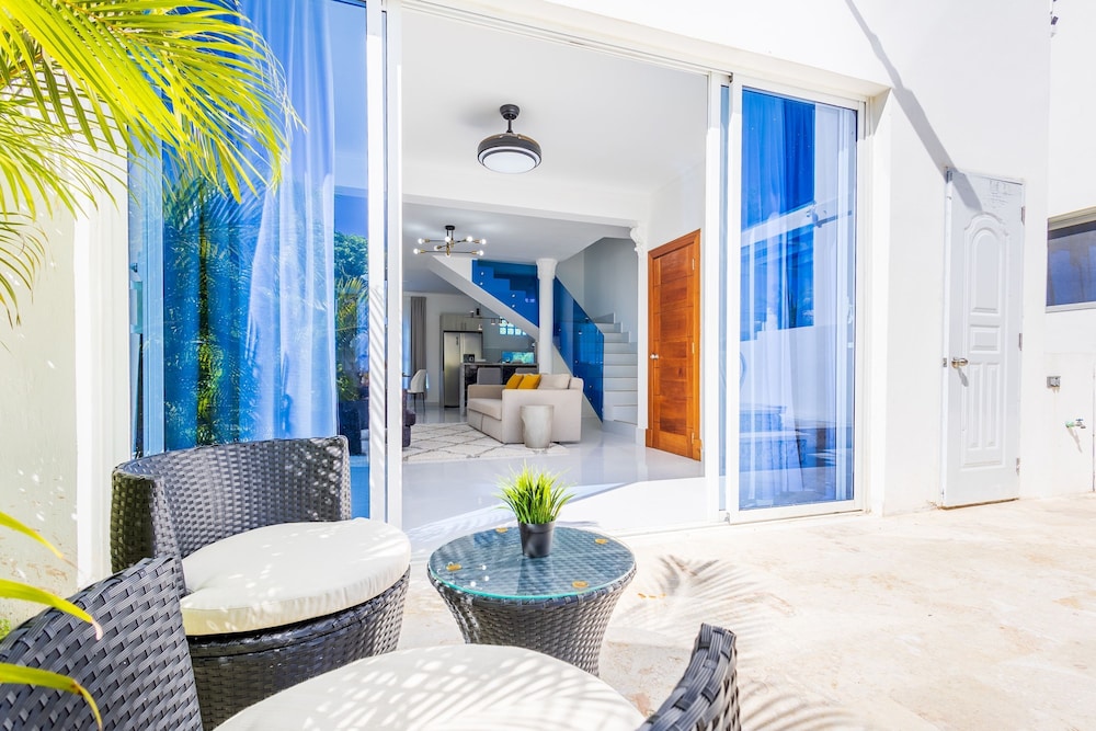 Relaxing 3-bedroom Villa With Pool Rooftop Jacuzzi in a Secluded Setting