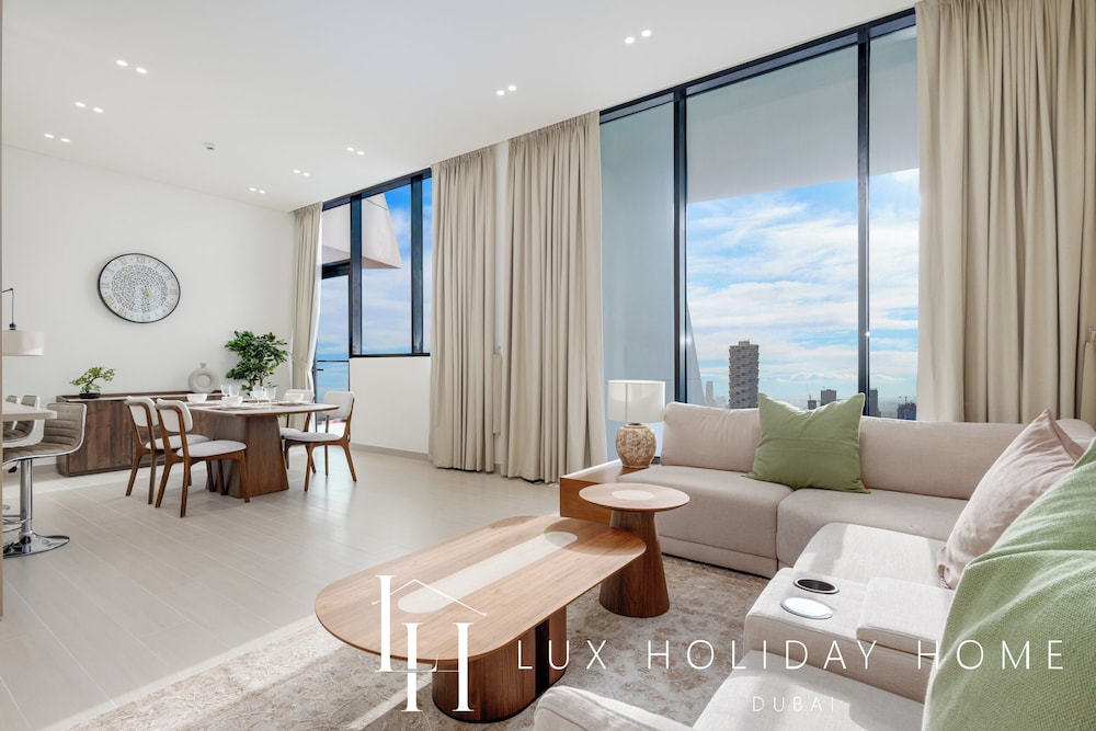 LUX The Phantom Sky Pool Suite