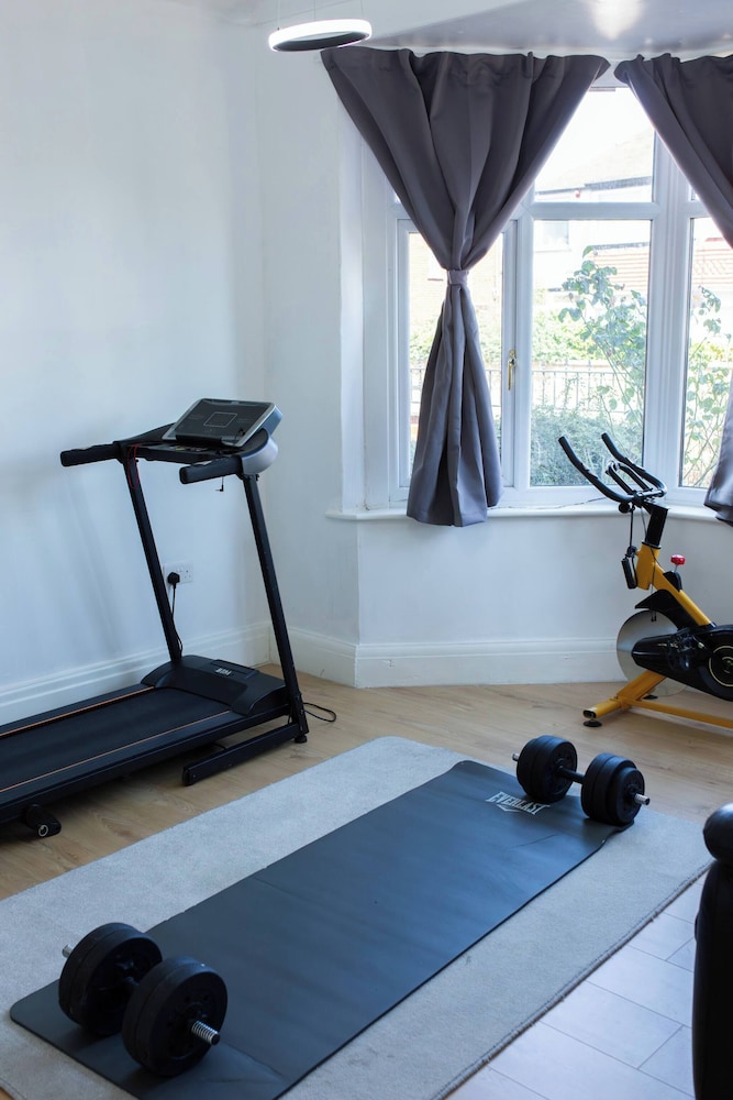 Cozy 3 Bedroom Home in Leeds, Perfect for Families and Groups