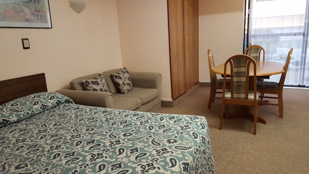 Ace Motor Lodge