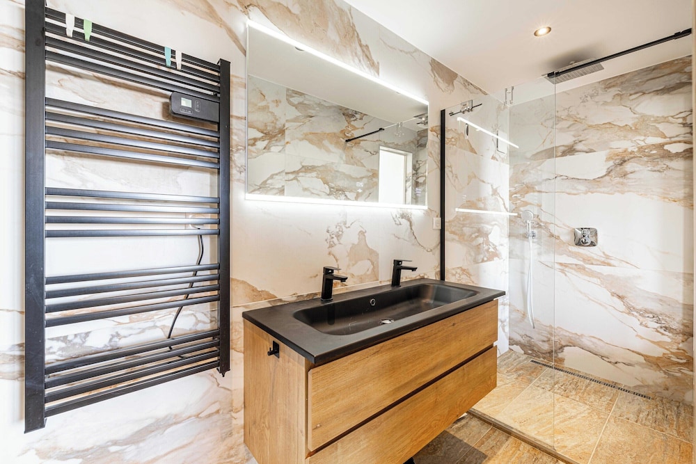 Modern Flat With sea View - AC- 2br- 4P - Cannes