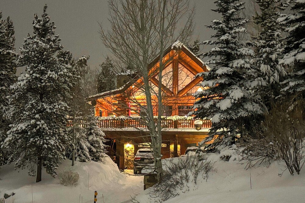 Sauna & Hot Tub: Mtn-view Retreat in Silverthorne!