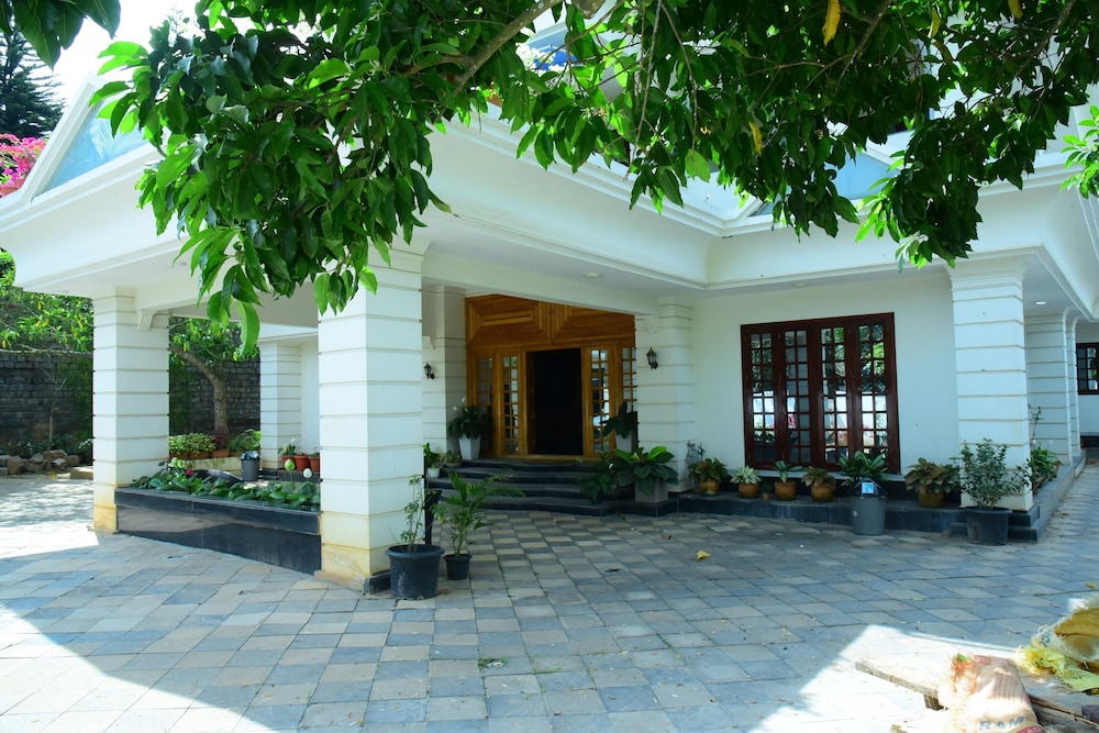 Serenity Cottage Luxury Homestay view 5