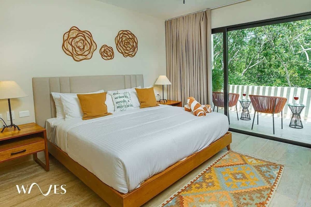 2 Br. Roof W/infinity Pool + Jacuzzi Spacious
