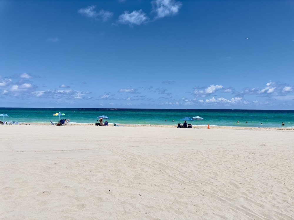 Southwinds 6 for 3 Just Steps From the Beach