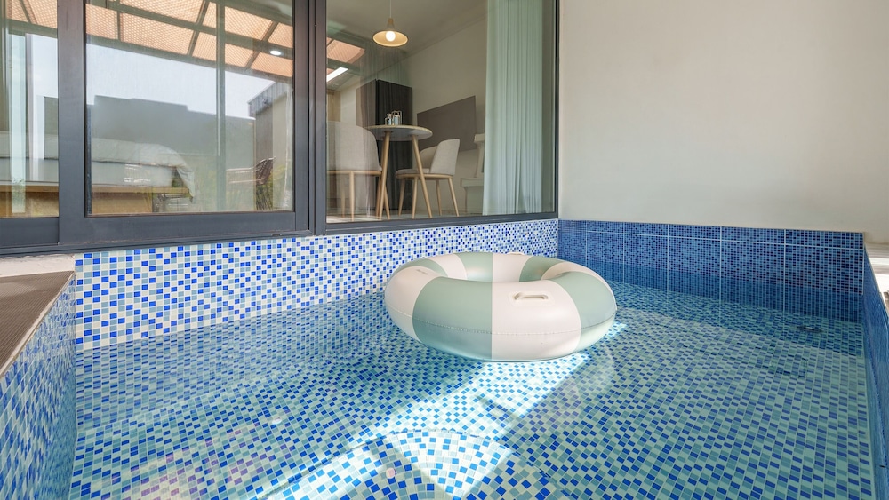 Gyeongju Rose Breeze Pool Villa Pension