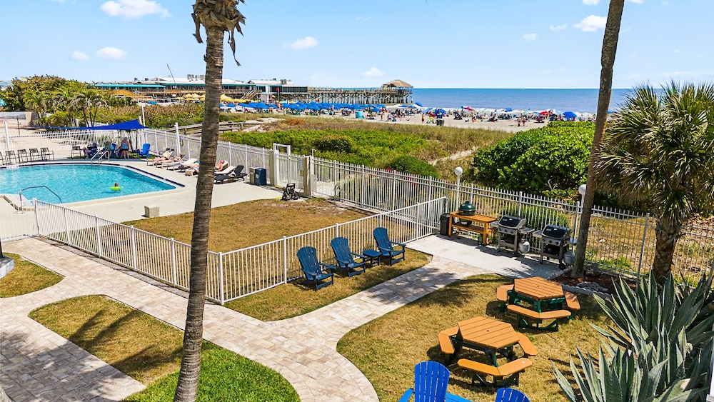 Chateau by the Sea - Happy Palm Stays