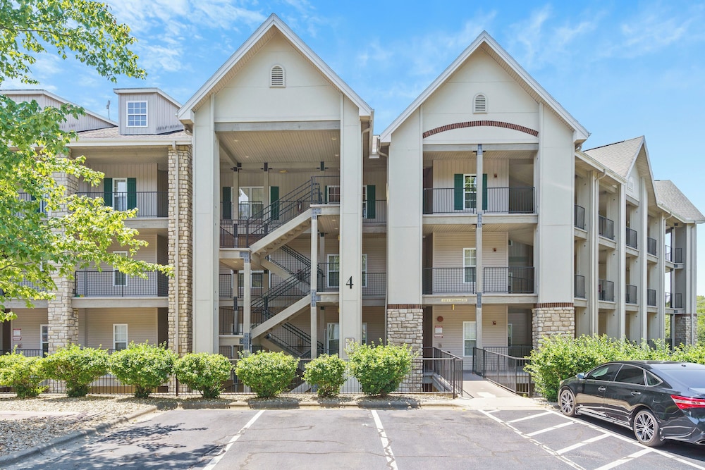 The Branson Experience - Balcony w/ Golf Views view 4