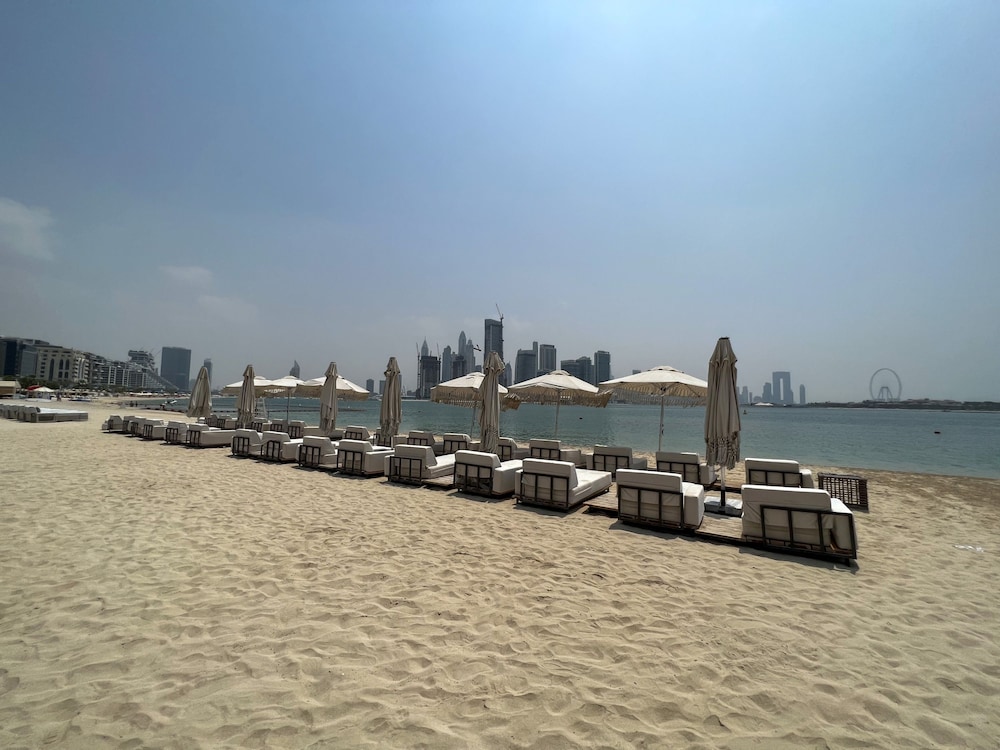 Palm Jumeirah 1BR Rooftop Infinity Pool