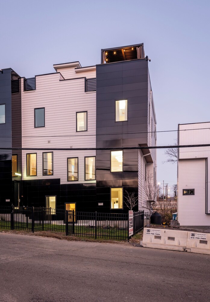 NEW Luxury Home With Rooftop Heated Pool