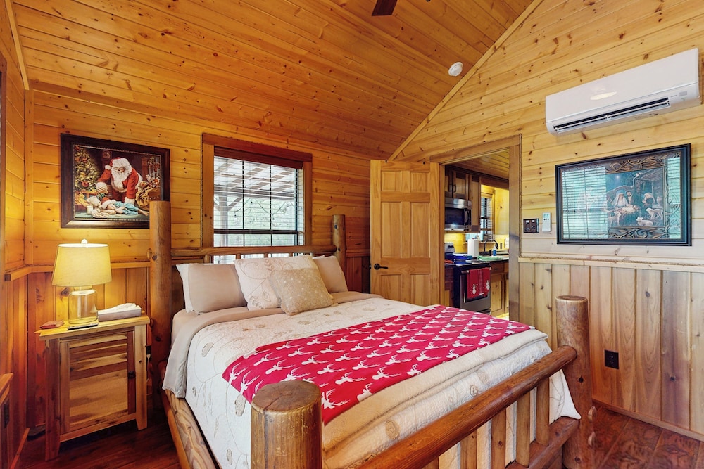 Water-view Cabin w/ Front Porch, W & D, Streaming