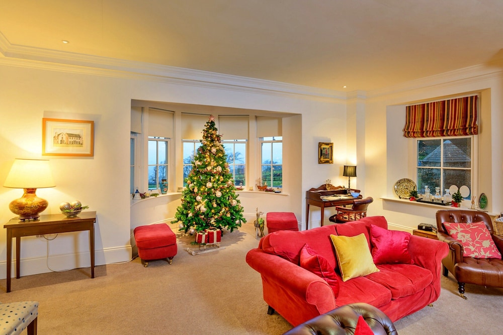 Self-catering Retreat With Pool, hot tub