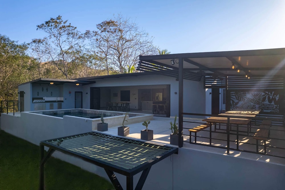 Brand-New 6BD Giant with Private Pool by SPCR
