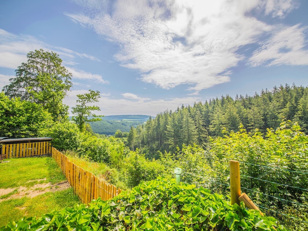 Holiday Home With a Terrace in Warisy