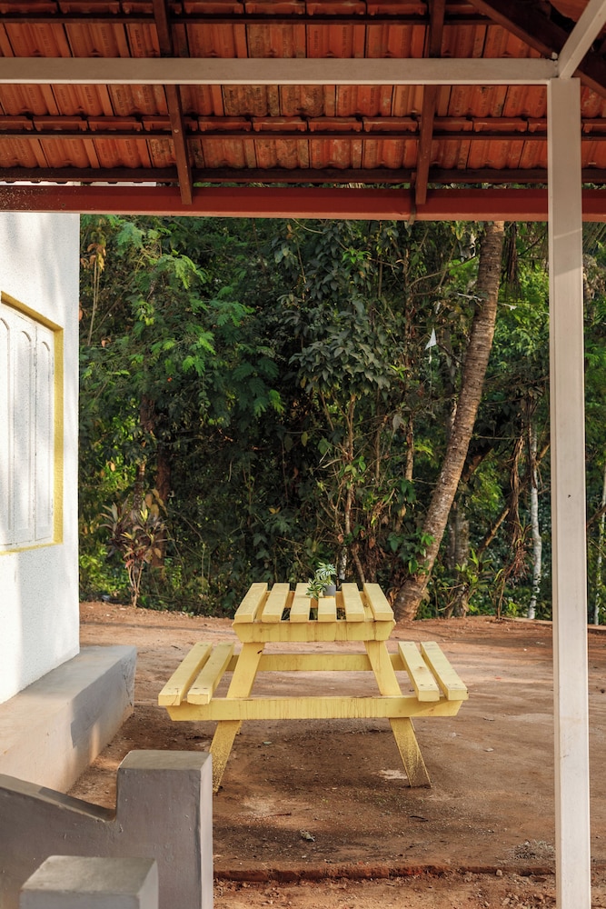 Underground Hostel By Bilwa Estate