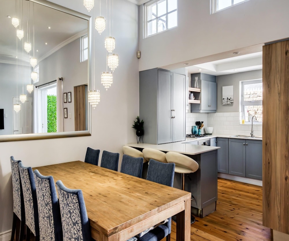 Gorgeous Home Walking Distance to Restaurants XV Sea Point view 3