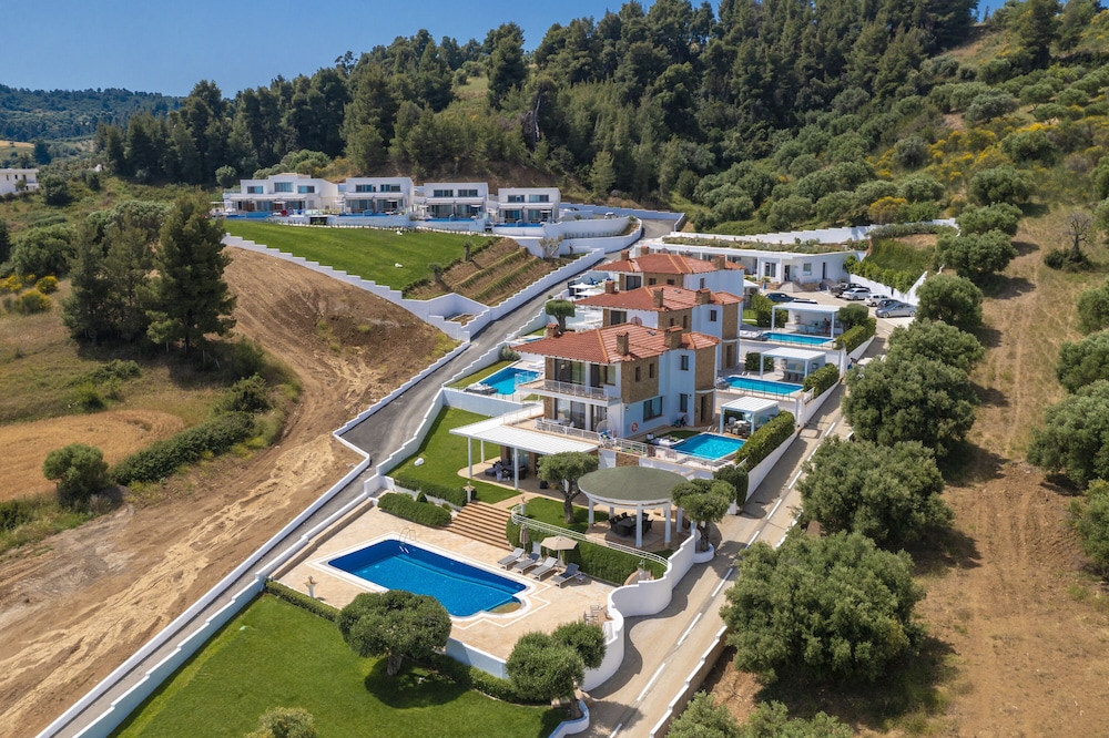 Villa D'Oro - Luxury Villas & Suites