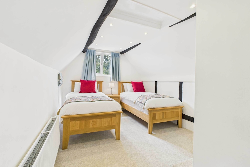 Host Stay Merrow Cottage