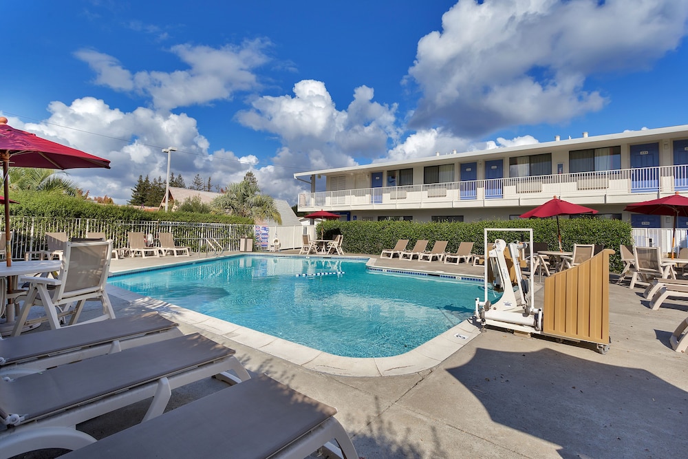 Motel 6 – Santa Rosa, CA - South