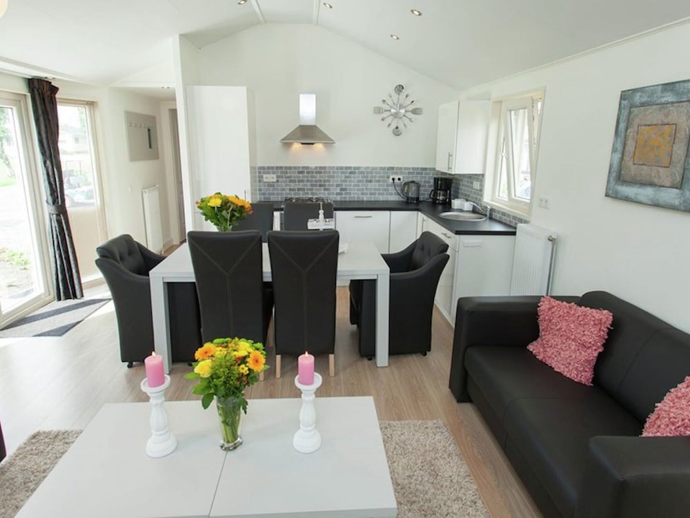 Chalet w/ Garden in Zaan Style view 3