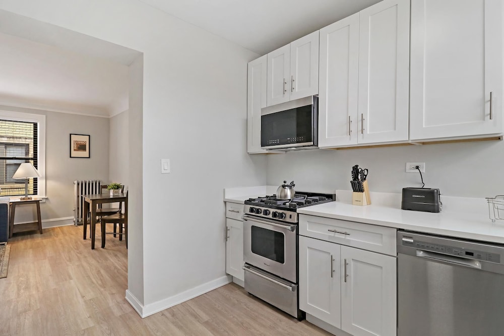 Portage Park 1BR Retreat - Montrose 2S