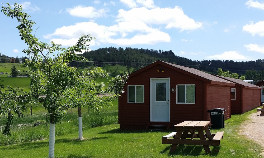 No Name City Luxury Cabins & RV