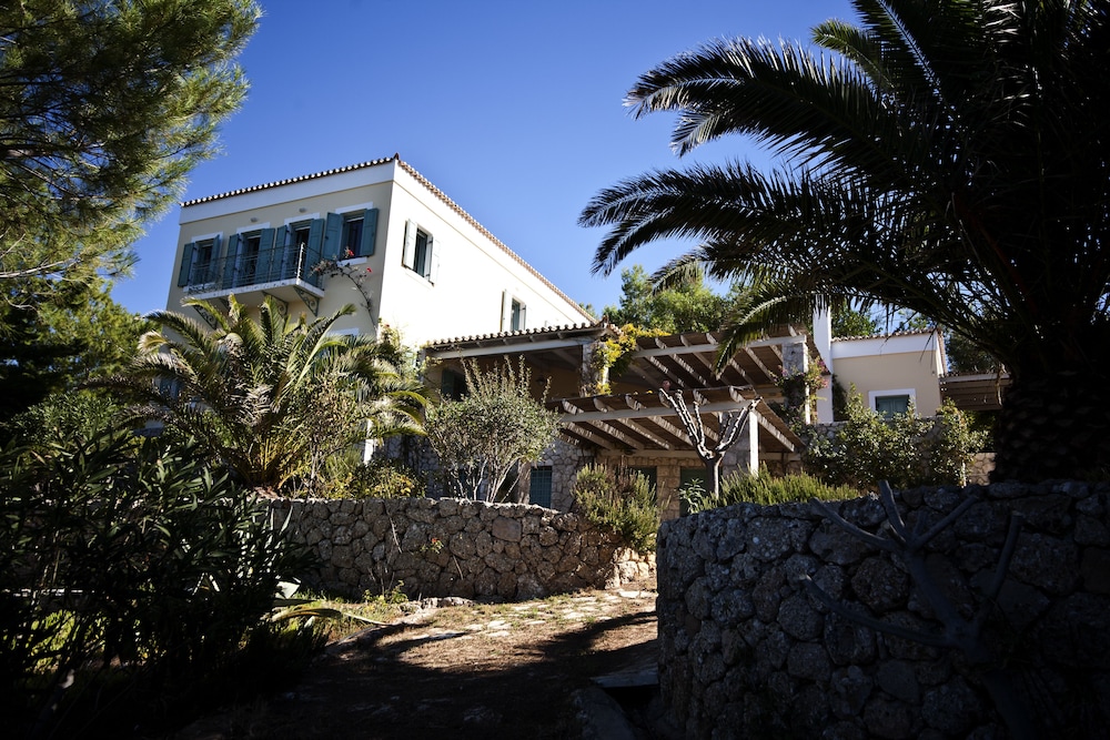 Electra Beachfront Villa