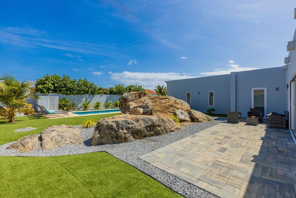 NEW 3BR 3BA Villa w Modern Decor and Private Pool