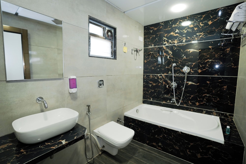 Hotel Kumar Plaza