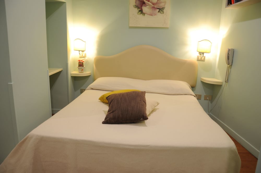 95 Rooms in Rome
