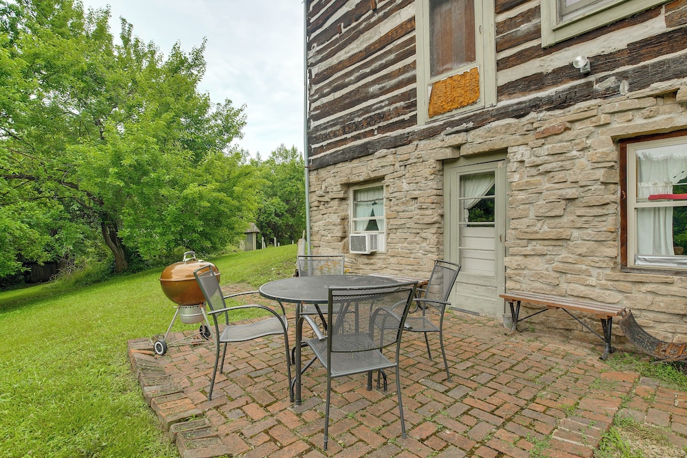 3 Mi to River: 11-acre Retreat in Rural Stockport