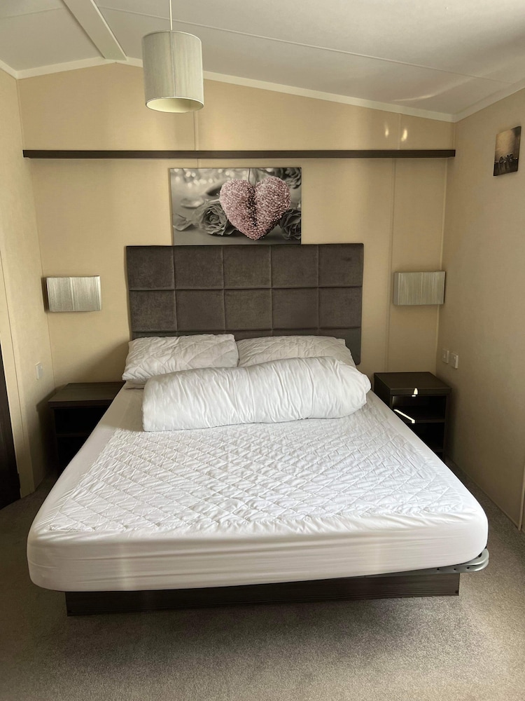 Inviting Luxury 2-bedroom Caravan in Hunstanton view 4