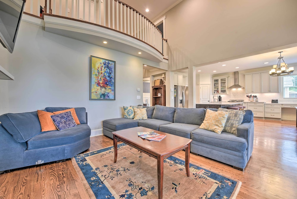 2 Mi to Dtwn: Home in Noda District Near Unc! view 5