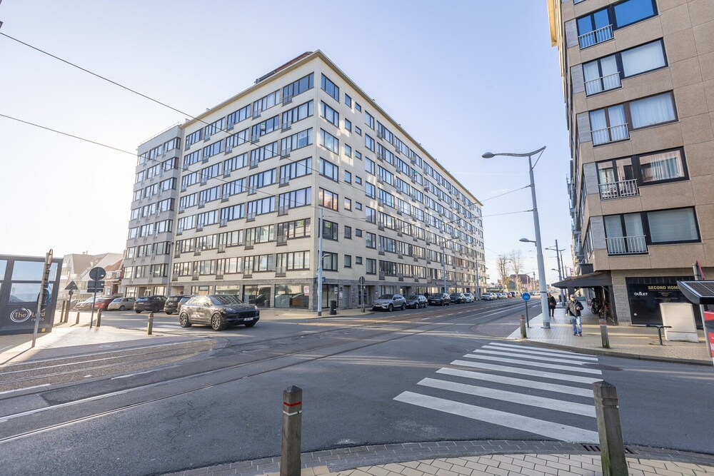 Modern, Renovated Studio With Open Views