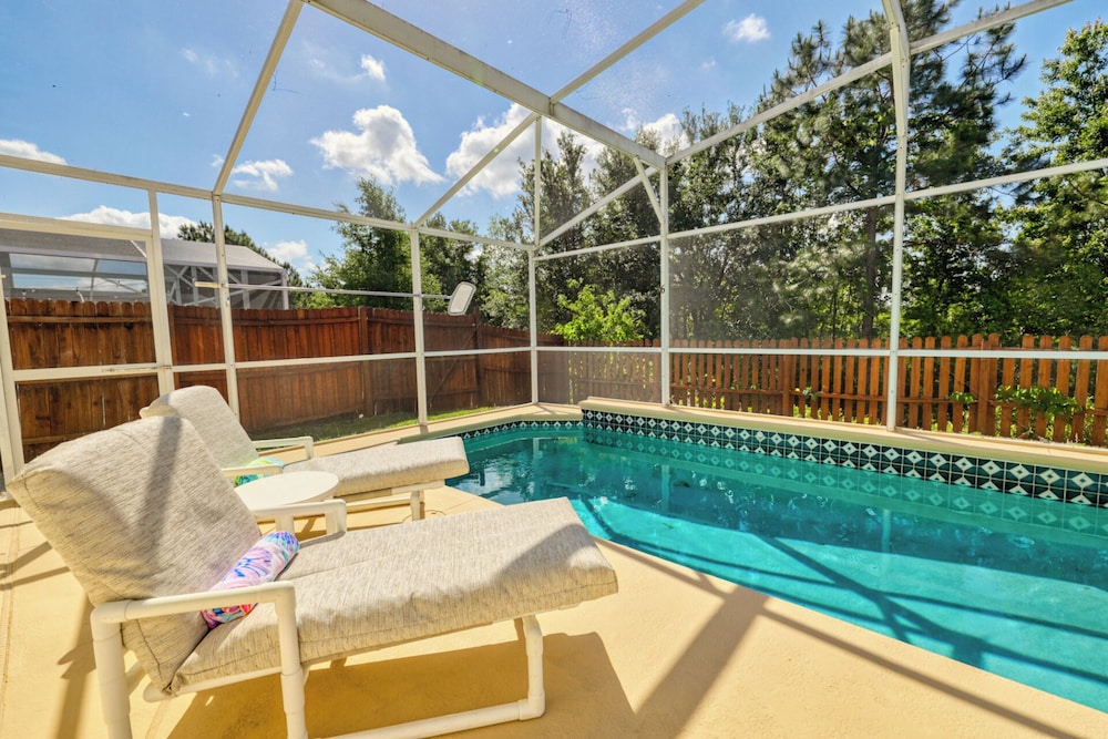 Arler House - Amazing 4 Bed 3 Bath - Private Pool