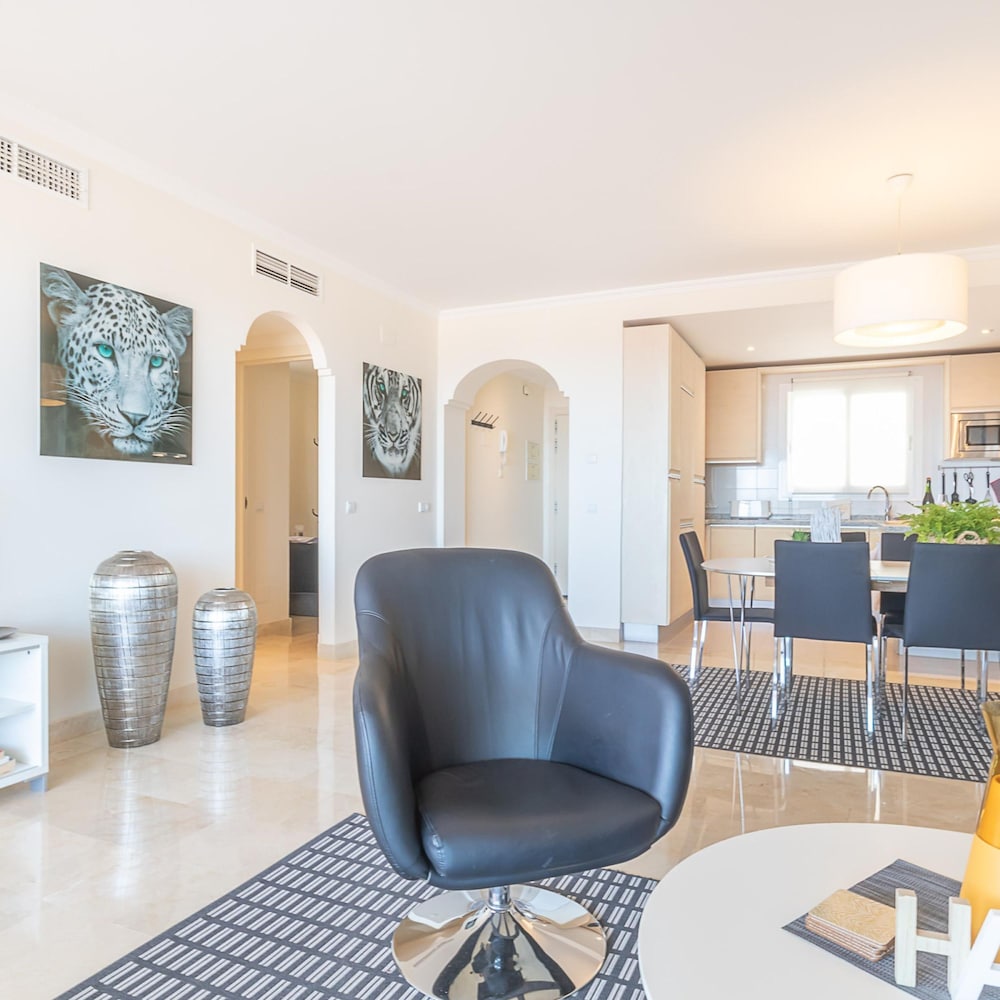 Pool Apt Calahonda 2 With Sea View photo 5