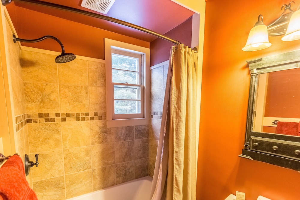 ADK Trail Inn