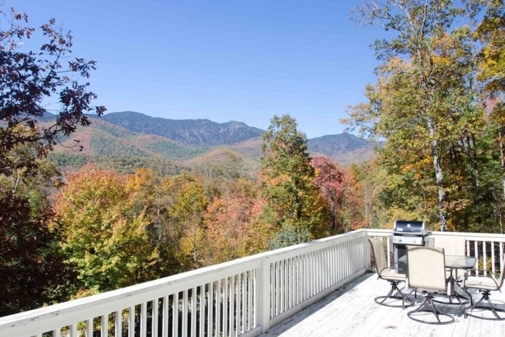 Vacation Home Near Golf Course Hiking Sleeps 20