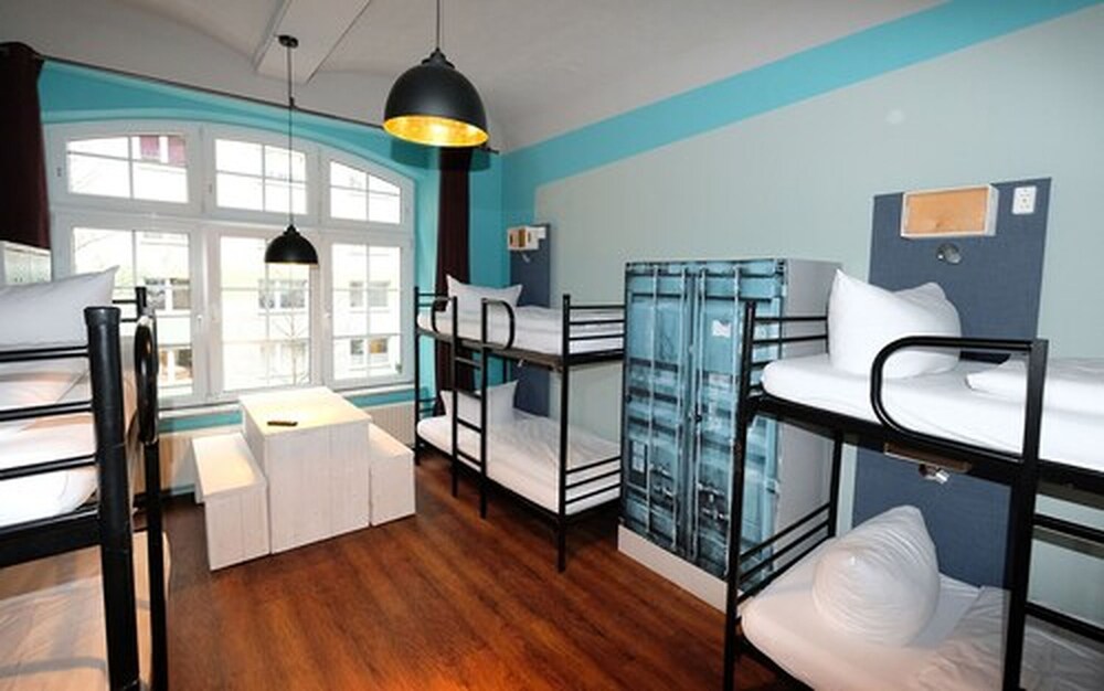 Singer109 Hostel
