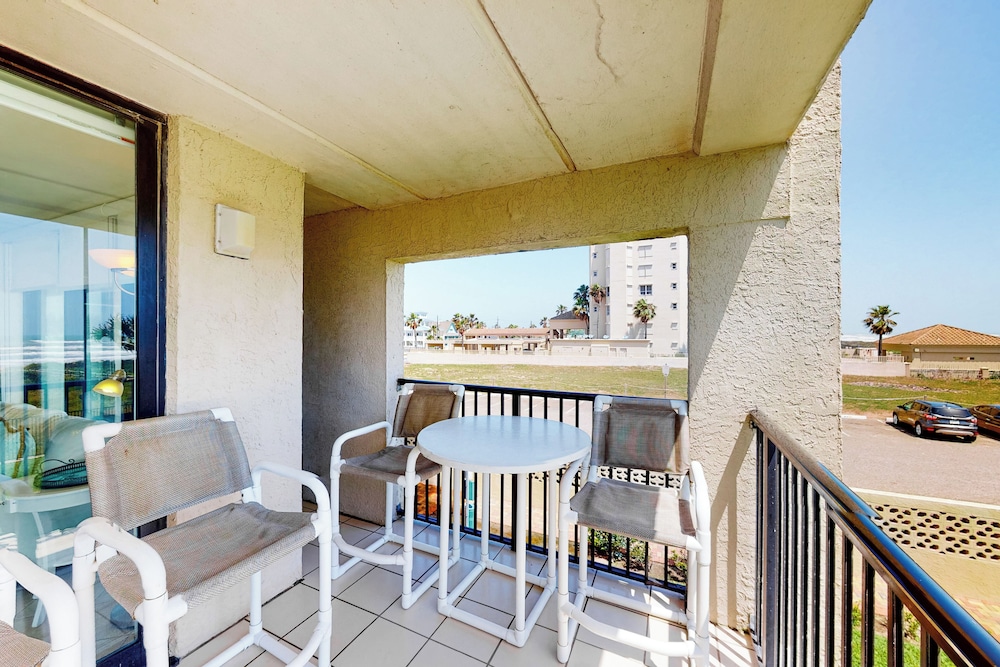 Corner 3BR w/ Gulf Views, Pools, Hot Tub, Sauna