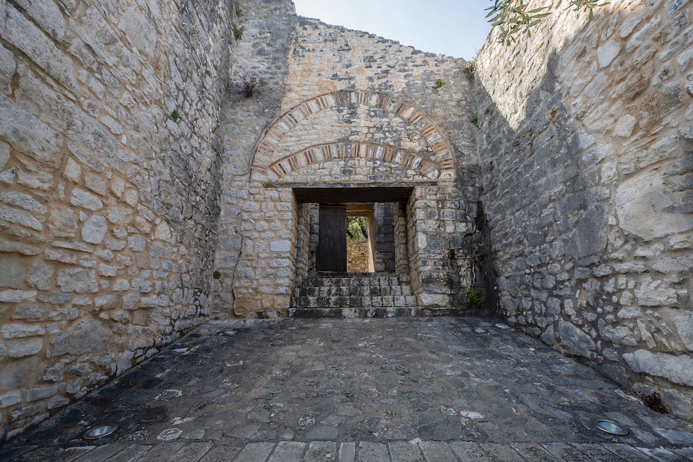 Photo 48
