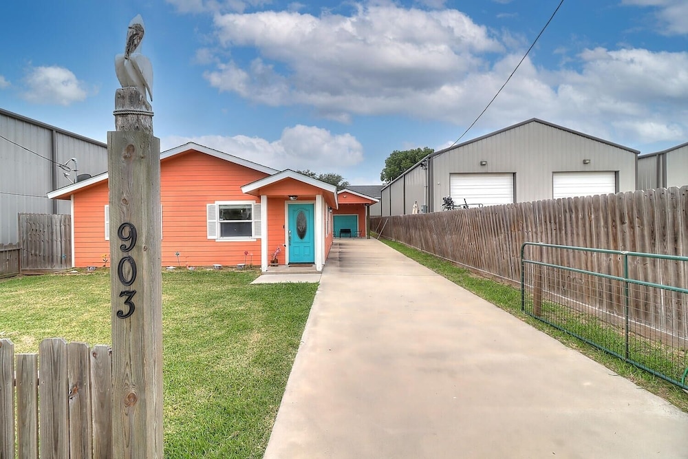 Jewel's Peace Of Paradise 2 Bedroom Home by RedAwning view 4