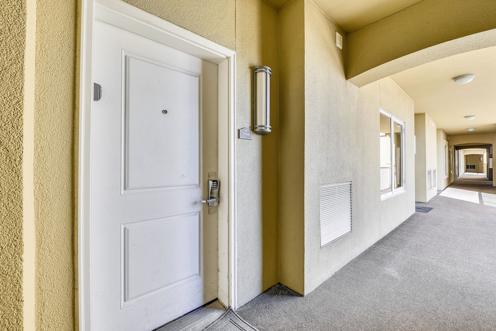 Grand Panama Beach Resort by Book That Condo