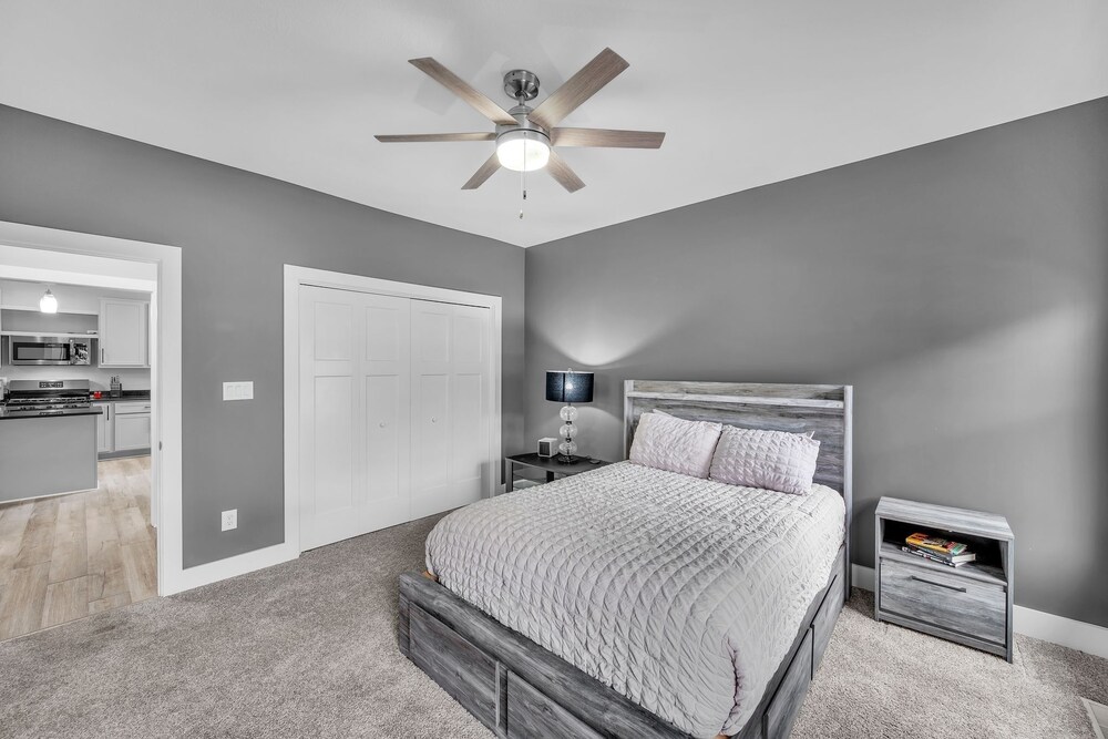 Pet-friendly Getaway With Golf & Private Patio Retreat 4 Bedroom Home