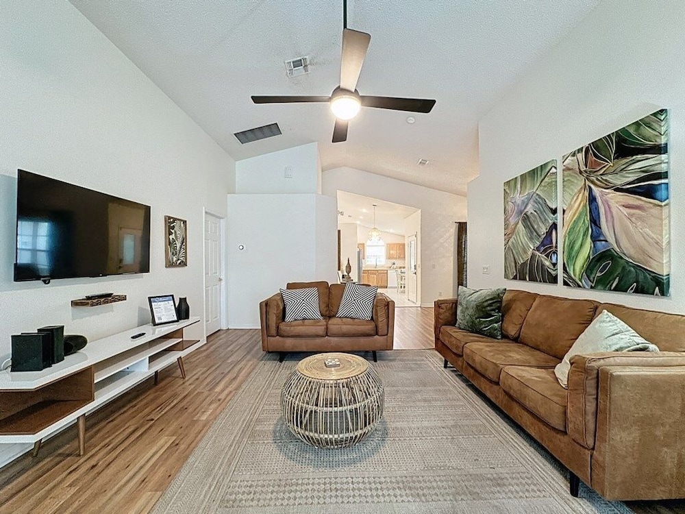 Incredible 4 Bed Pool/spa Home, Minutes To Disney 4 Bedroom Villa
