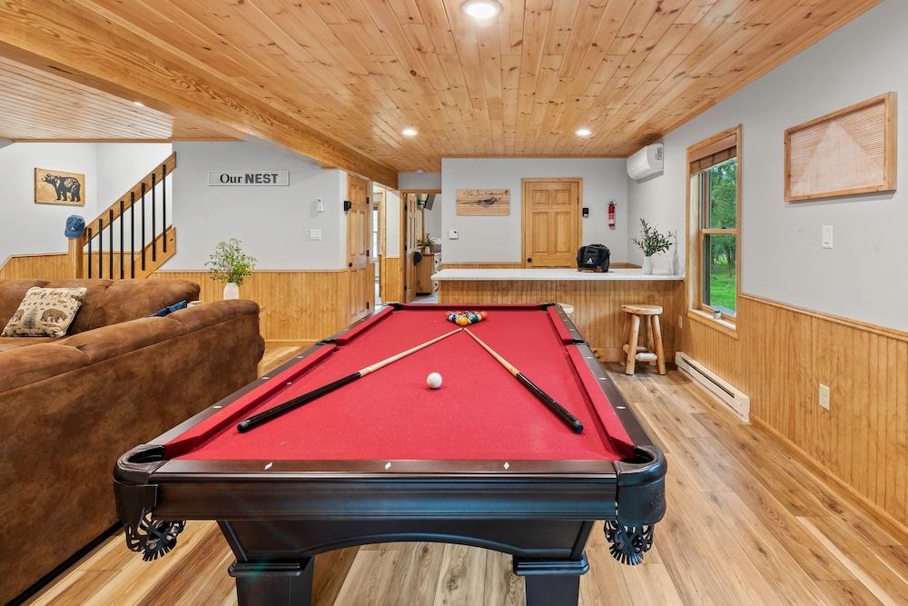 Bluejay Getaway by Avantstay Walk to Lake 7bdr Hot Tub Pool Table