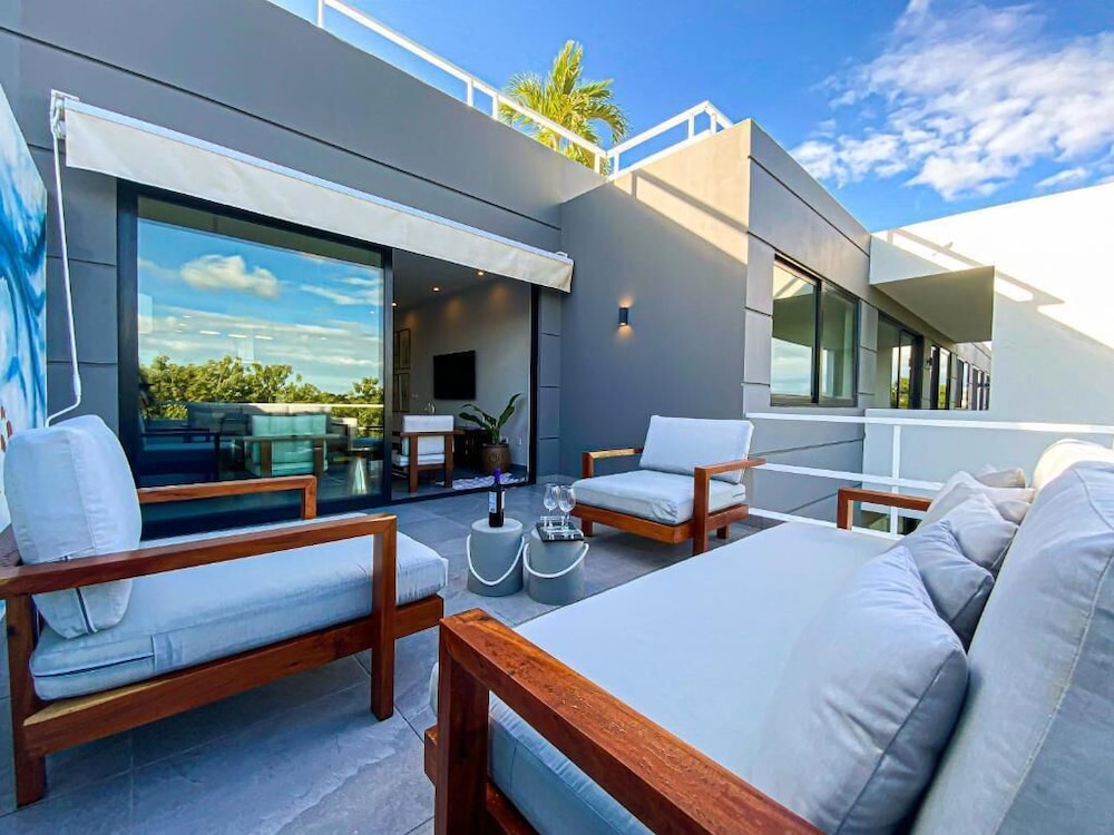 2BR Luxury Condo Golf View Corasol