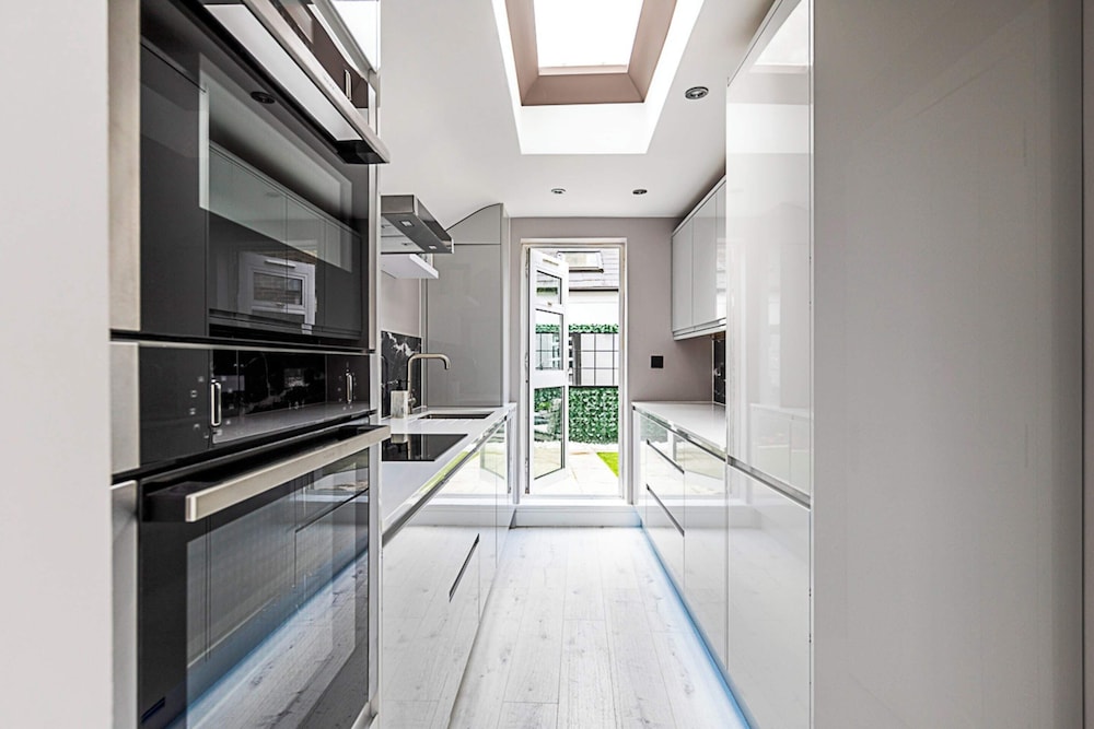 Luxurious 3 Bed Flat With Patio and Garden